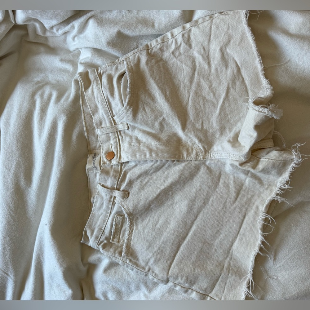 UNIVERSAL THREADS DENIM SHORTS